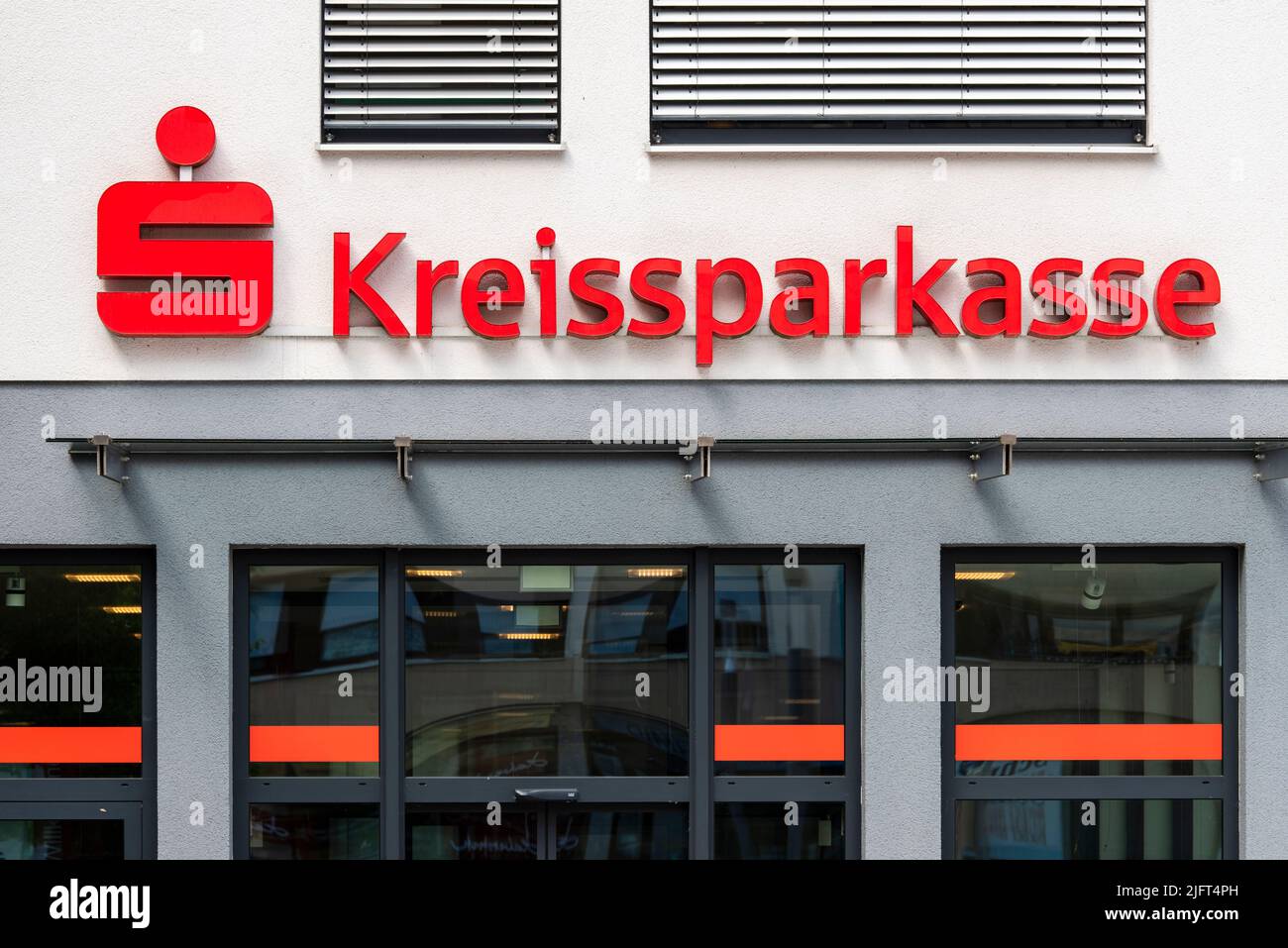 Filiale der VKreisparkasse mit Schriftzug und Emblem bzw. Logo Stock Photo