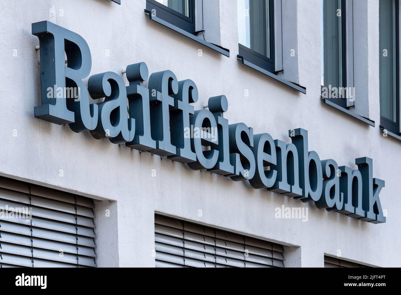Filiale der Volks- und Raiffeisenbank mit Schriftzug und Emblem bzw. Logo Stock Photo