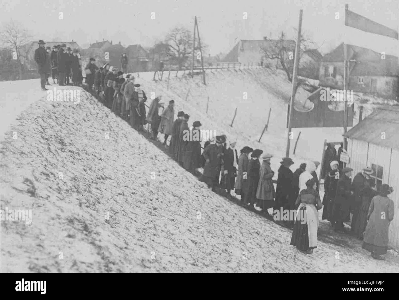 Queue people waiting ice Black and White Stock Photos & Images - Alamy