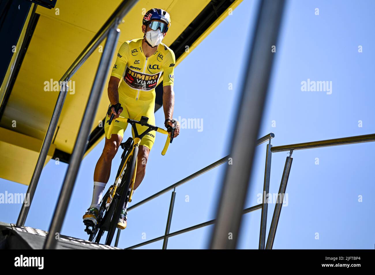 Dunkerque, France. 05th July, 2022. Belgian Wout Van Aert of Team Jumbo-Visma pictured at the start of stage four of the Tour de France cycling race, a 171.5 km race from Dunkerque to Calais, France on Tuesday 05 July 2022. This year's Tour de France takes place from 01 to 24 July 2022. BELGA PHOTO JASPER JACOBS - UK OUT Credit: Belga News Agency/Alamy Live News Stock Photo