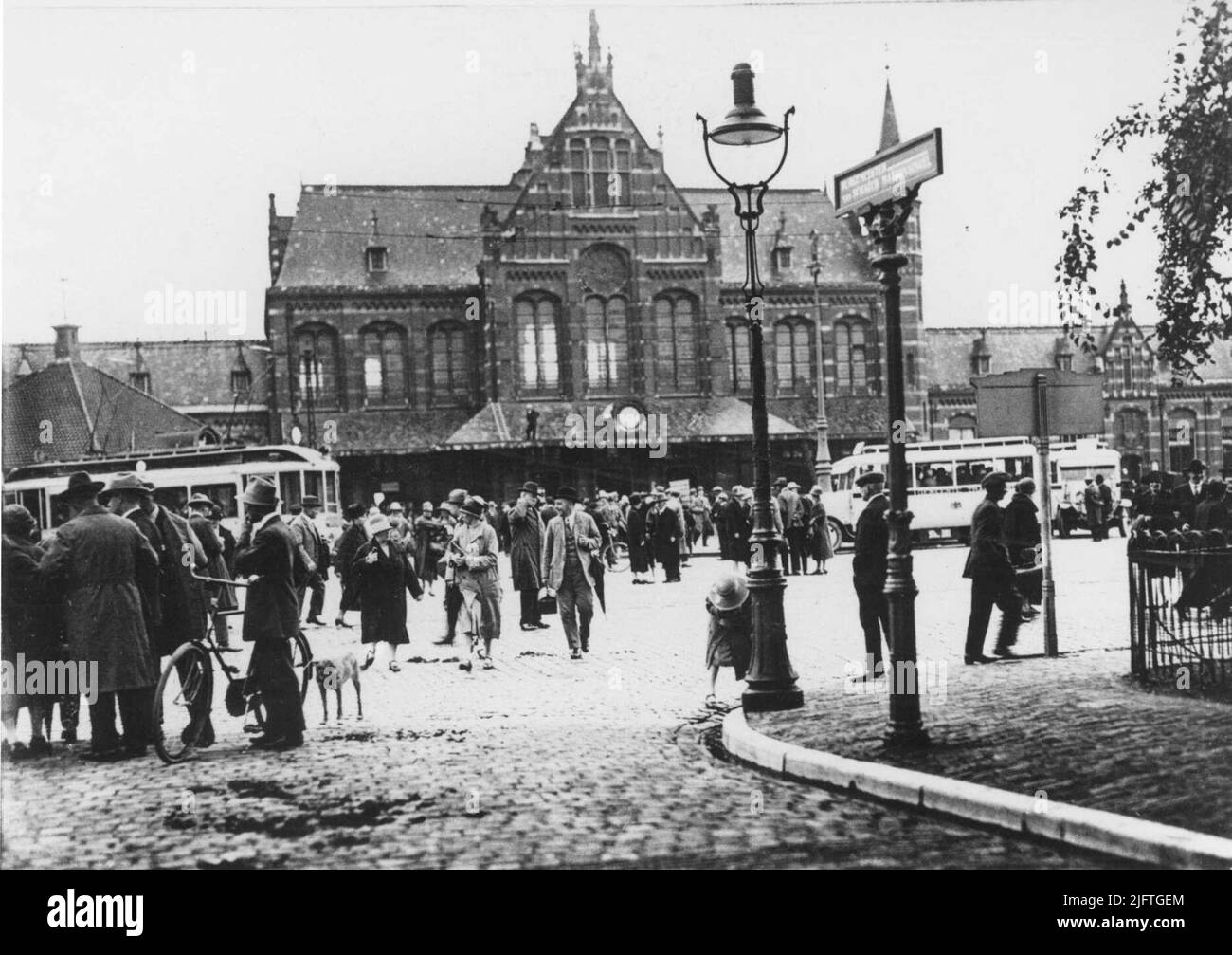 Station building, seen from the Van Schaeck Mathonsingel Stock Photo
