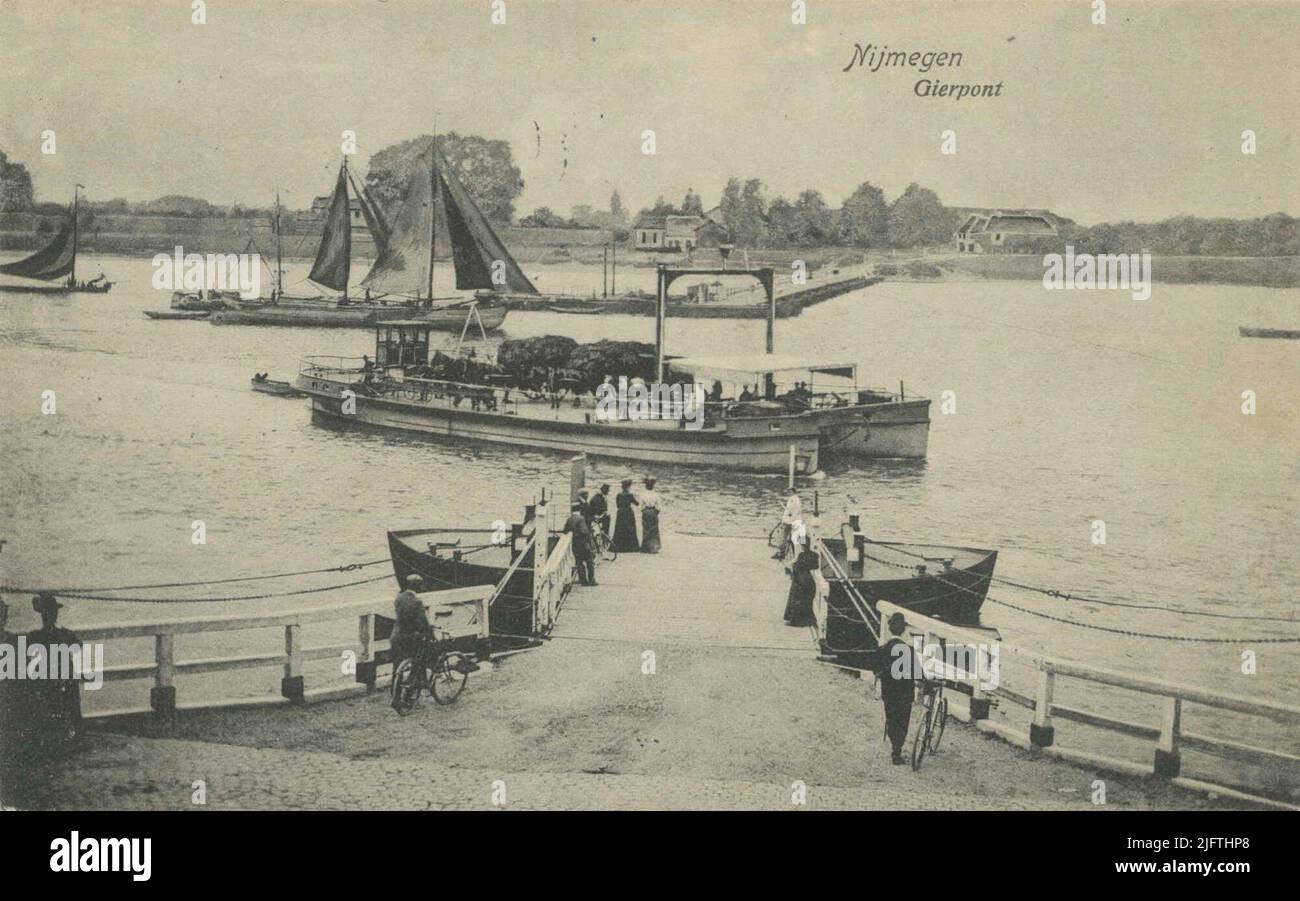 Gierpont (Veerpont) 'Zeldenrust' to Lent with the jetty, around 1910 Stock Photo