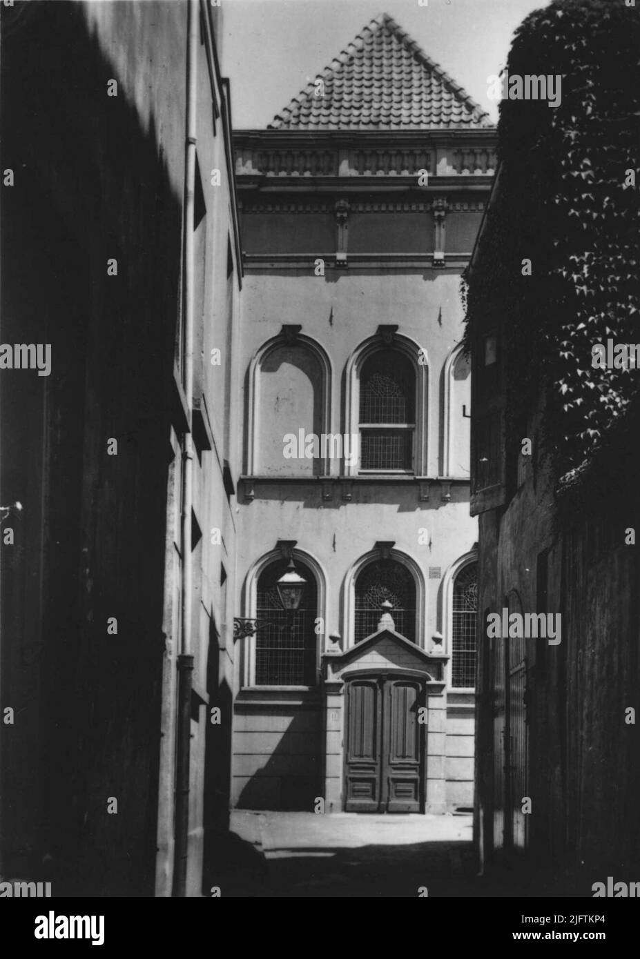 Exterior view baptist church Black and White Stock Photos & Images - Alamy