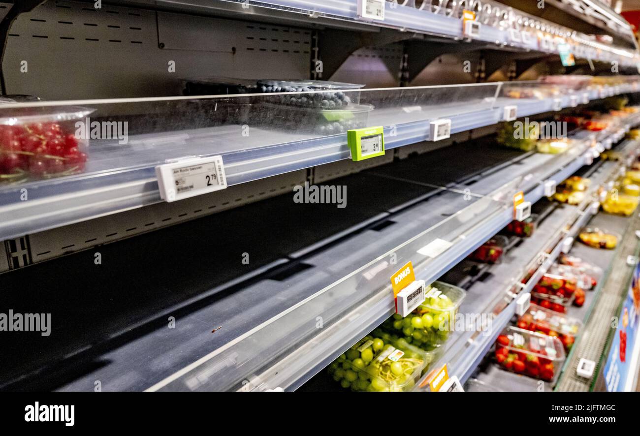 20220705 130736 HAARLEM Empty shelves in a supermarket. Due to
