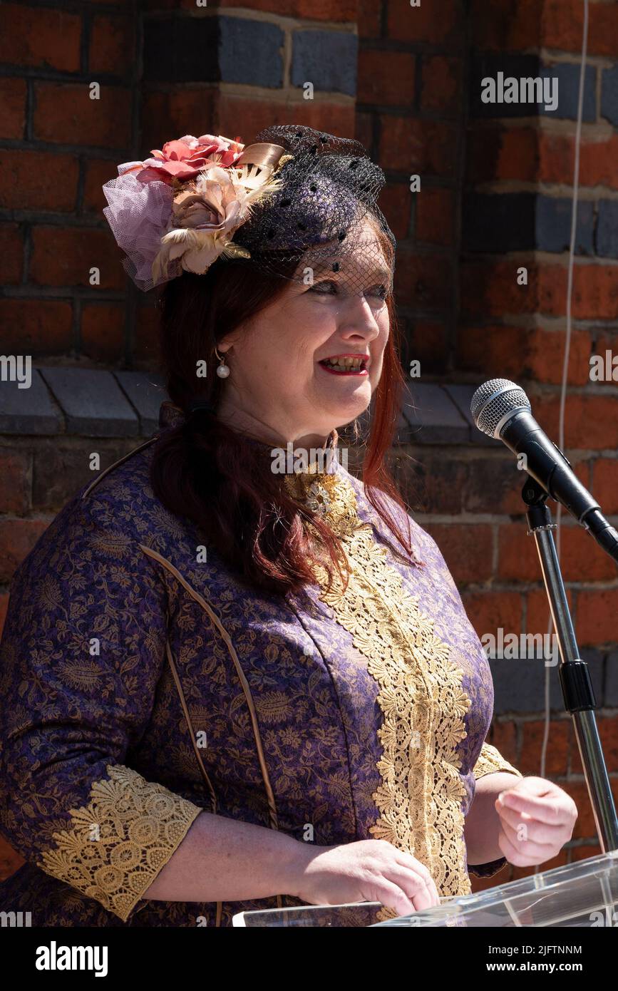Bow, London, UK. 5th July 2022. English Heritage Blue plaque unveiling to honour 1888 strike by 1,400 East End Bryant and May Matchgirls. Lottie Walker singing the Matchgirts strike marching song. Credit: Stephen Bell/Alamy Live News Stock Photo