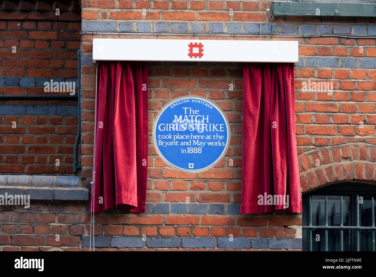 Bow, London, UK. 5th July 2022. English Heritage Blue plaque unveiling to honour 1888 strike by 1,400 East End Bryant and May Matchgirls. The Matchgirls English Heritage Blue Plaque unveiled by Ania Dobson. Credit: Stephen Bell/Alamy Live News Stock Photo