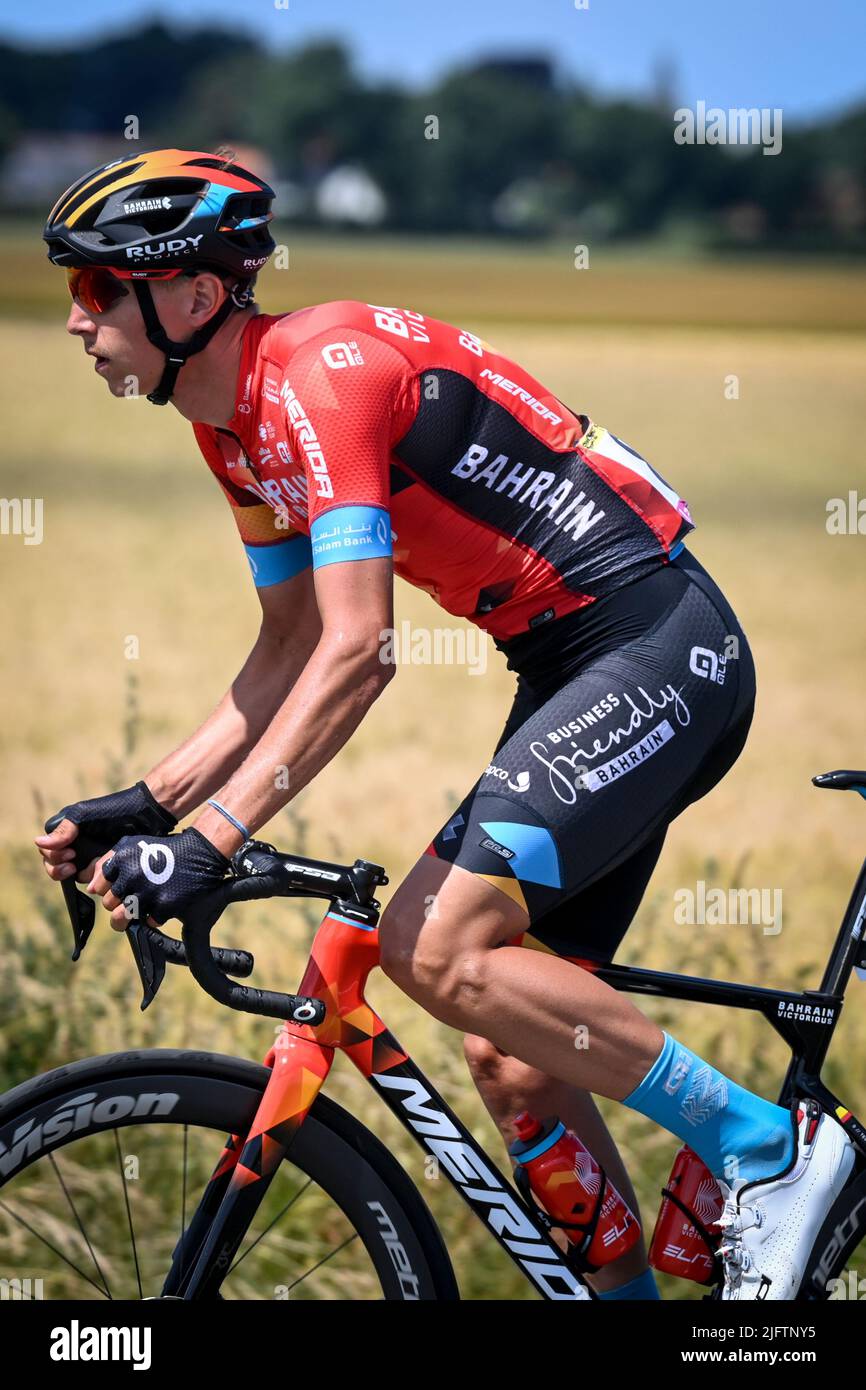 Dunkerque, France. 05th July, 2022. Belgian Dylan Teuns of Bahrain Victorious pictured at the start of stage four of the Tour de France cycling race, a 171.5 km race from Dunkerque to Calais, France on Tuesday 05 July 2022. This year's Tour de France takes place from 01 to 24 July 2022. BELGA PHOTO DAVID STOCKMAN - UK OUT Credit: Belga News Agency/Alamy Live News Stock Photo