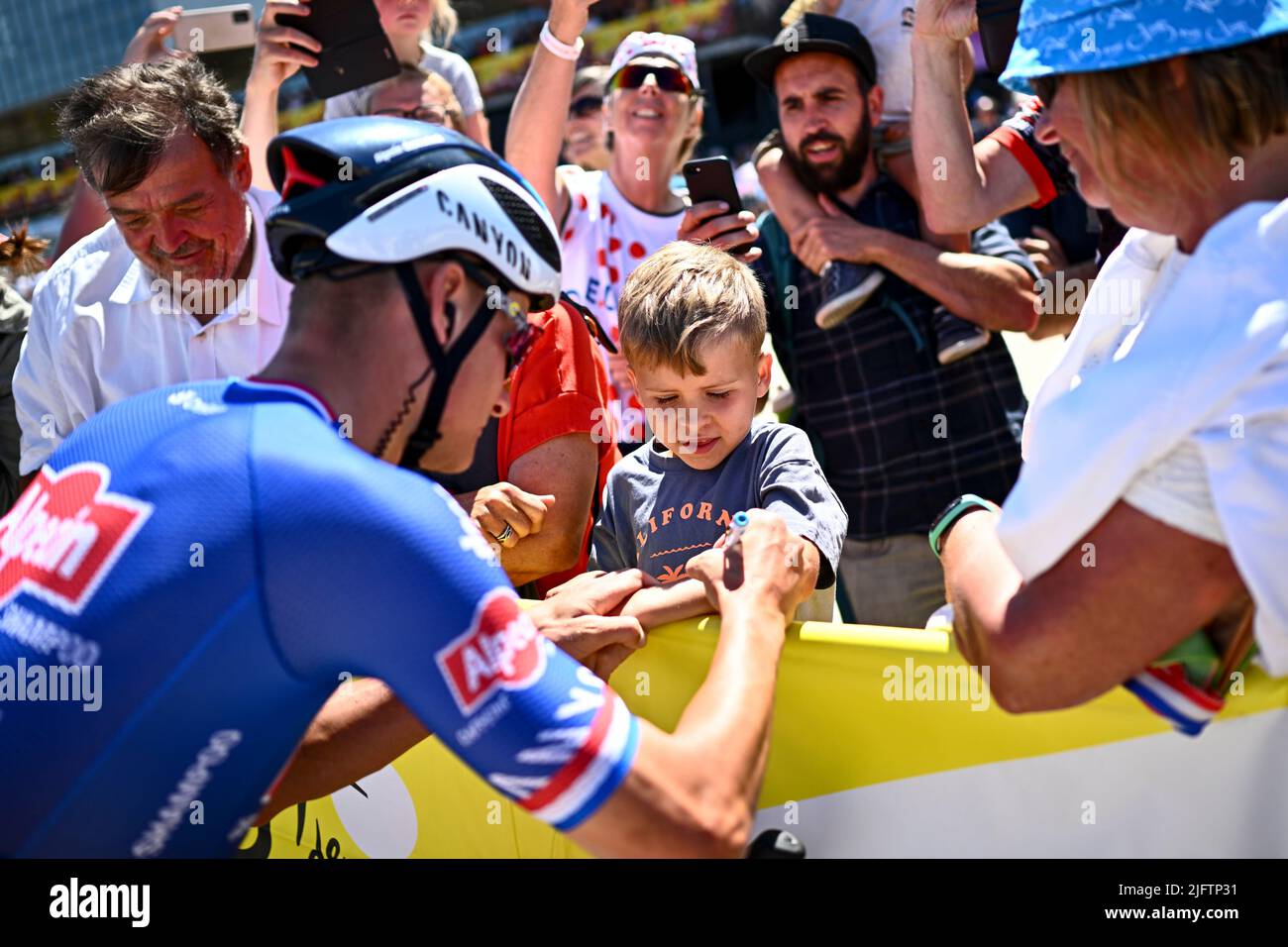 Dunkerque, France. 05th July, 2022. Dutch Mathieu van der Poel of Alpecin-Deceuninck pictured at the start of stage four of the Tour de France cycling race, a 171.5 km race from Dunkerque to Calais, France on Tuesday 05 July 2022. This year's Tour de France takes place from 01 to 24 July 2022. BELGA PHOTO JASPER JACOBS - UK OUT Credit: Belga News Agency/Alamy Live News Stock Photo