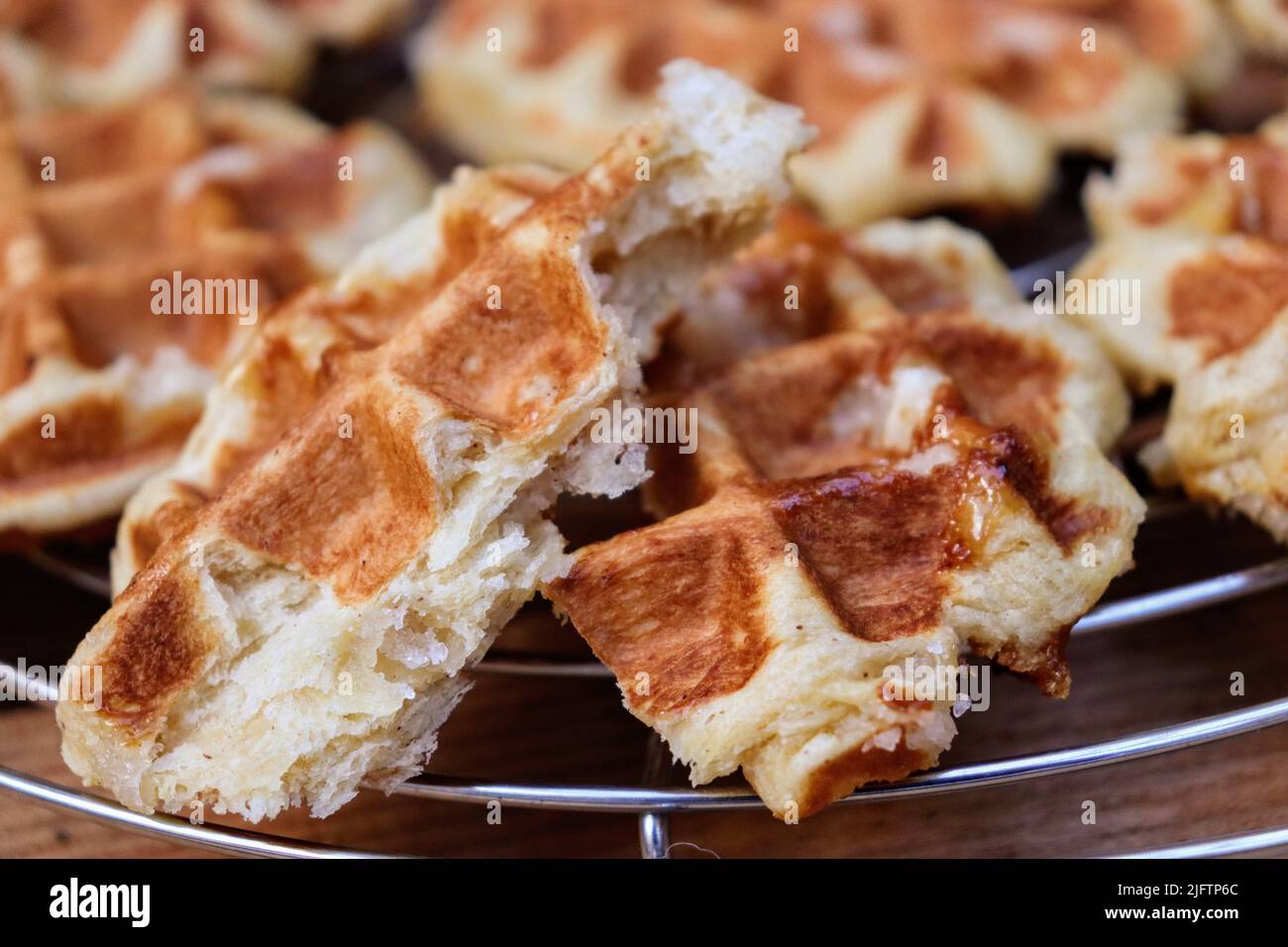 Gaufres de Liège sur une claie - waffles on a clie Stock Photo