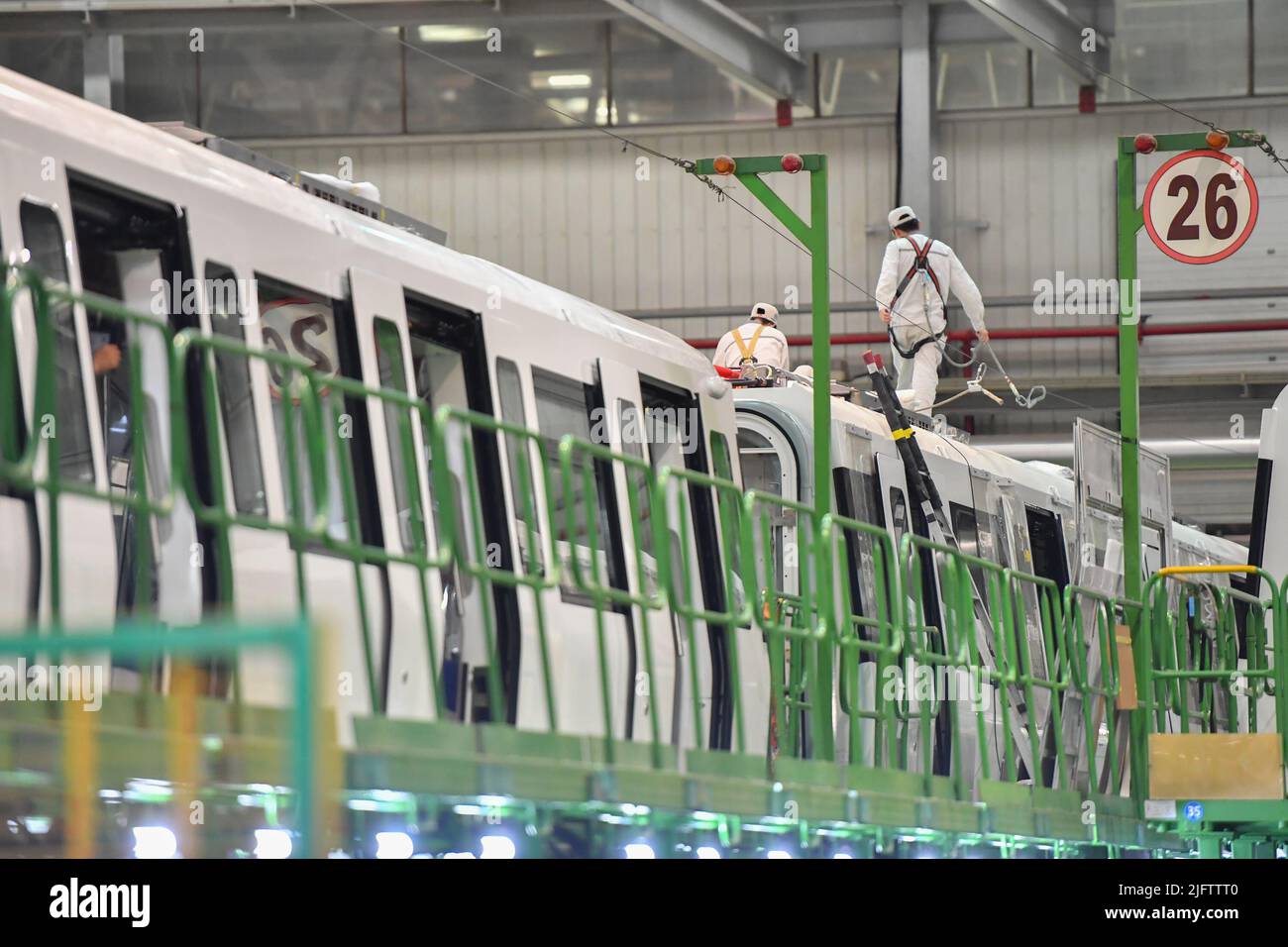 Workers on locomotive assembly line hi-res stock photography and images ...