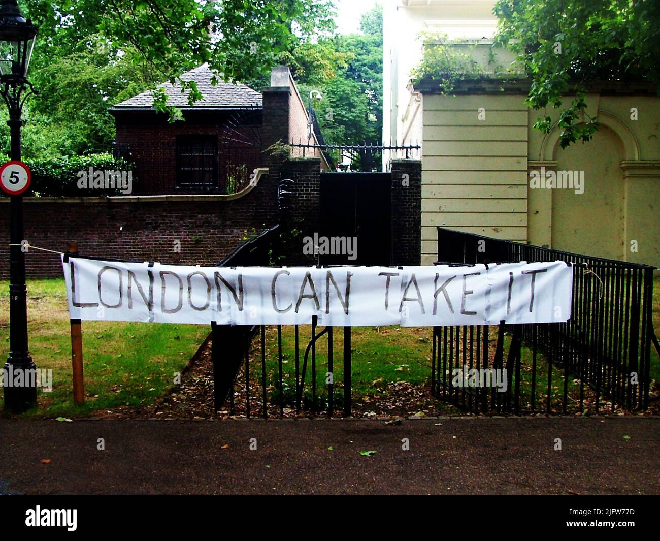 Vintage image taken on The Mall, the day after the London 7/7 terrorist attacks / bombings of 7th July 2005. Defiant banner reads: London Can Take It. Stock Photo
