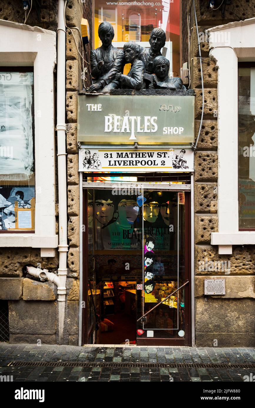 Mathew Street is a street in Liverpool, England, notable as the location of the new Cavern Club, The Beatles having played in the original club on num Stock Photo