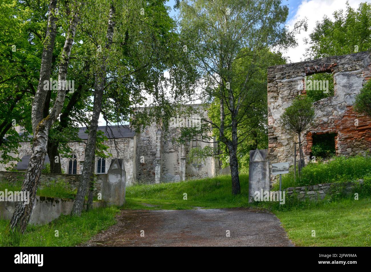 Döllersheim, Truppenübungsplatz, Ruinen, Pfarrhof, Schule, Dorfschule, Grundmauern, Mauerwerk, Mauerreste, Stein, verfallen, Fenster, Allensteig, ausg Stock Photo