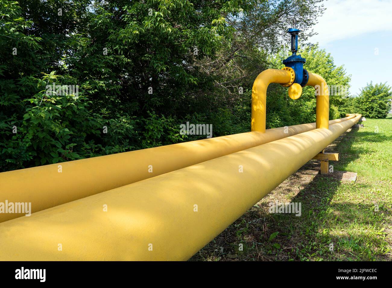 Yellow pipes for gas in nature. The concept of construction of gas pipelines. Transit of Russian