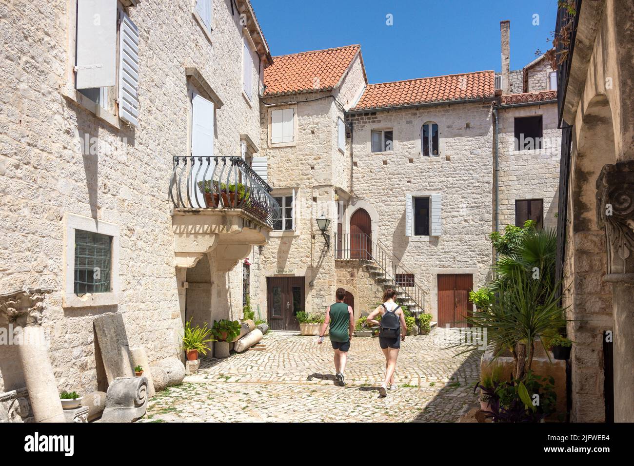 Courtyard trogir hi-res stock photography and images - Alamy