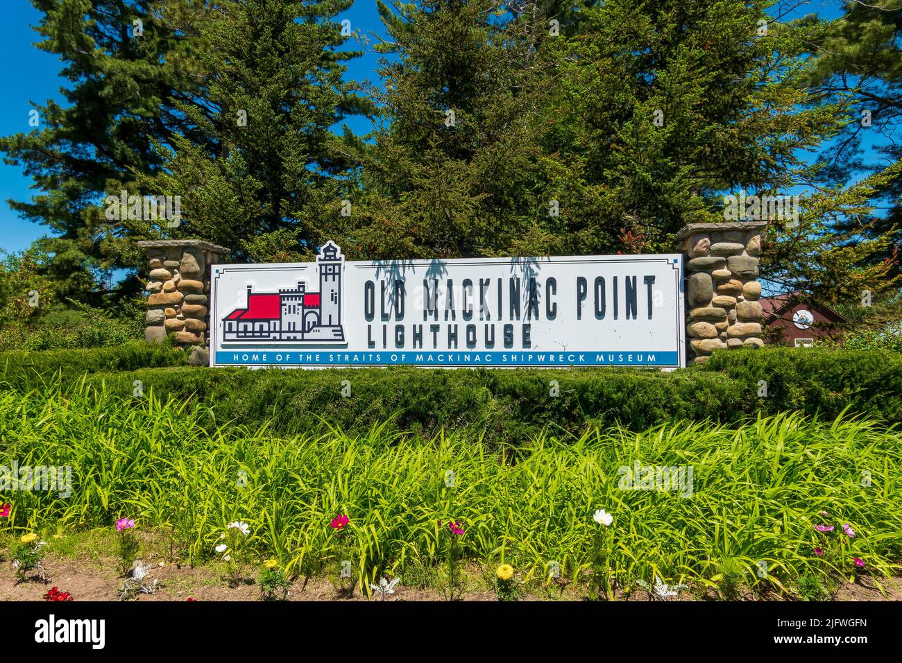 Shops in mackinaw crossings shopping hi-res stock photography and images -  Alamy