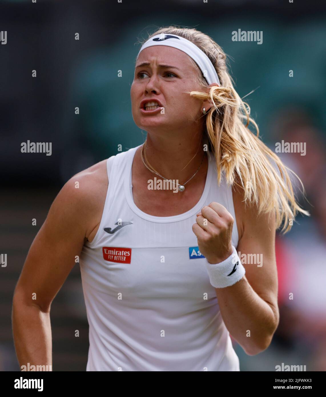 marie-bouzkova-celebrates-a-point-during-the-ladies-singles-quarter