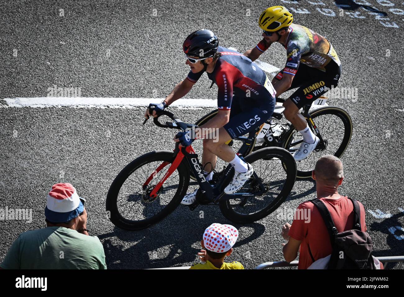 Calais, France,05 July 2022. British Geraint Thomas of Ineos Grenadiers and Slovenian Primoz Roglic of Jumbo-Visma pictured in action during stage four of the Tour de France cycling race, a 171.5 km race from Dunkerque to Calais, France on Tuesday 05 July 2022. This year's Tour de France takes place from 01 to 24 July 2022. BELGA PHOTO DAVID STOCKMAN - UK OUT Stock Photo