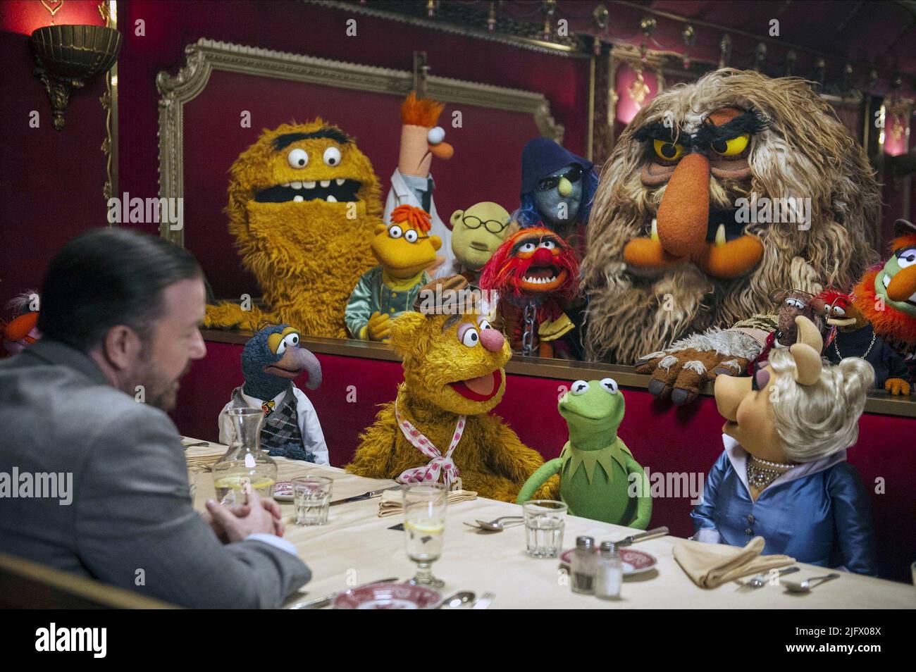 RICKY GERVAIS, GONZO, FOZZIE BEAR, KERMIT THE FROG, MISS PIGGY, MUPPETS MOST WANTED, 2014 Stock Photo