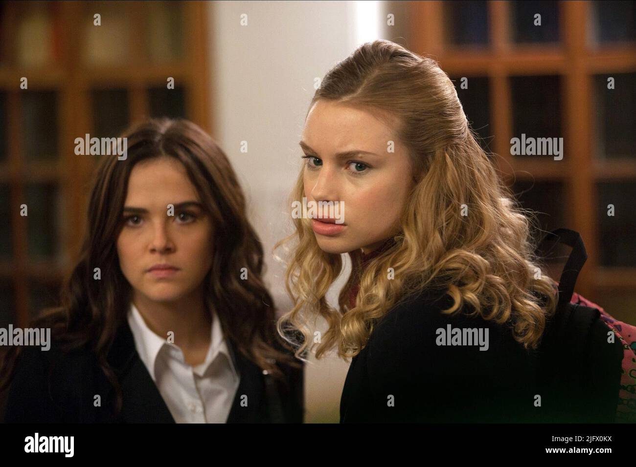 ZOEY DEUTCH, LUCY FRY, VAMPIRE ACADEMY, 2014 Stock Photo Alamy