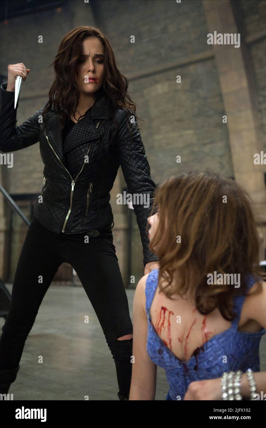 ZOEY DEUTCH, SARAH HYLAND, VAMPIRE ACADEMY, 2014 Stock Photo - Alamy