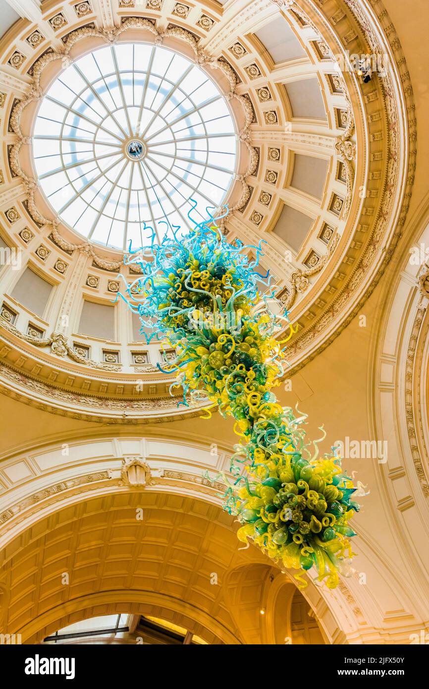 The V&A Rotunda Chandelier, often known as V&A Chandelier and originally called Ice Blue and Spring Green Chandelier, is a glass sculpture by Dale Chi Stock Photo