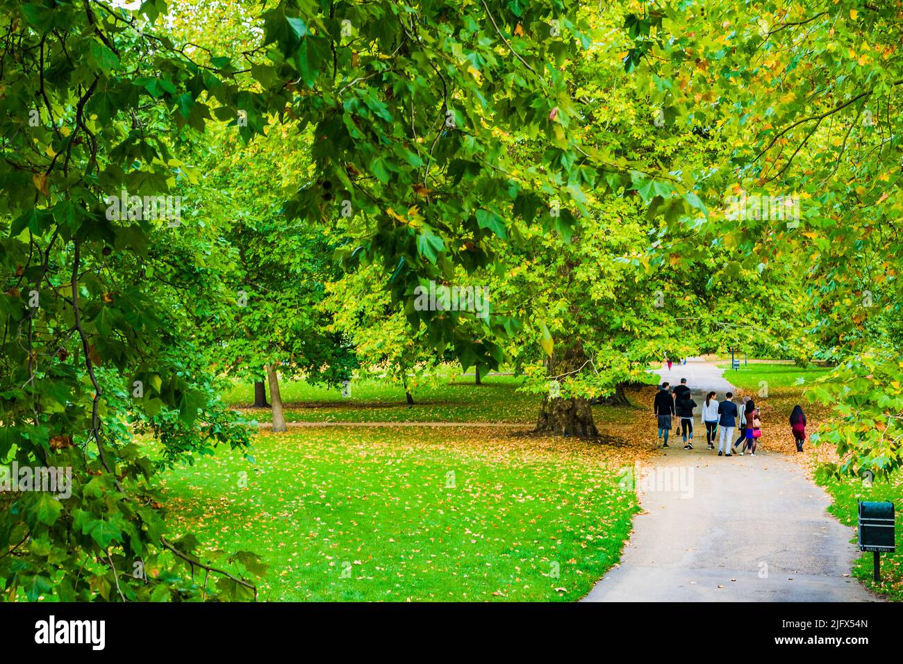 Kensington Gardens, once the private gardens of Kensington Palace, are among the Royal Parks of London. The gardens are shared by the City of Westmins Stock Photo