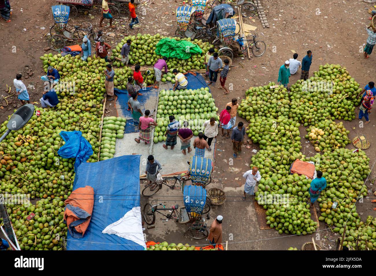 Wholesale seasonal fruit market on the bank of Buriganga River in Old Dhaka, Bangladesh Stock Photo