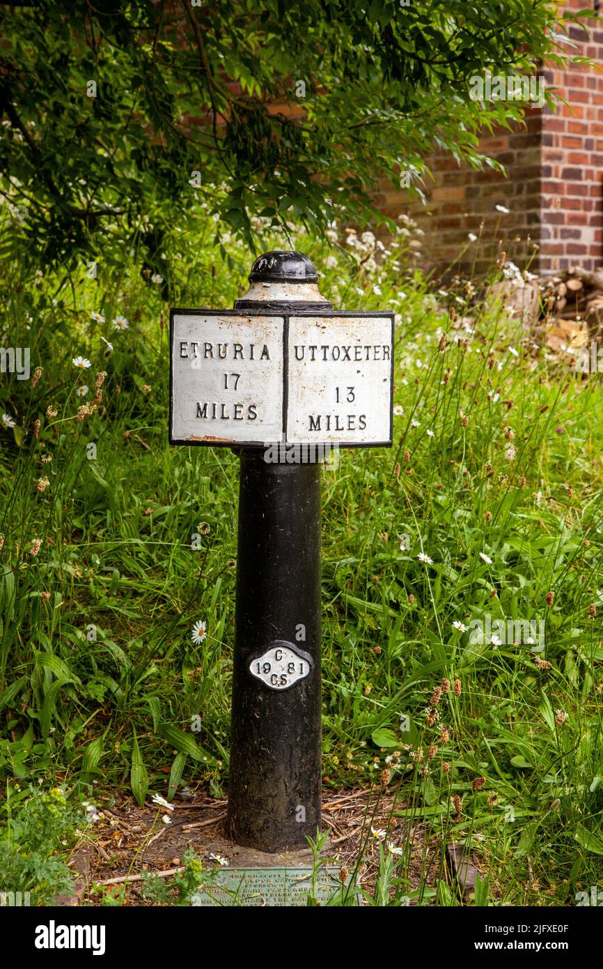 Milestone distance marker on the towpath of the Caldon canal showing Etruria 17 miles and Uttoxeter 13 Stock Photo