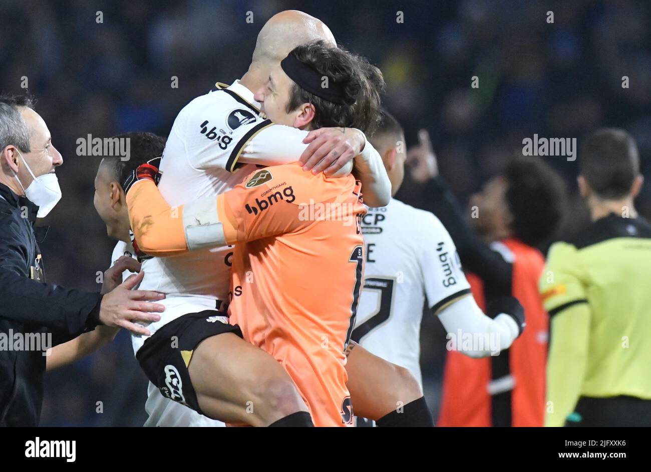 Buenos Aires, Argentina. 06th July, 2022. Cassio and Fabio Santos of Corinthians, celebrate the classification after the match between Boca Juniors and Corinthians, for the round of 16 of the Copa Libertadores 2022, at La Bombonera Stadium this Tuesday 05. 30761 (Ignacio Amiconi/SPP) Credit: SPP Sport Press Photo. /Alamy Live News Stock Photo