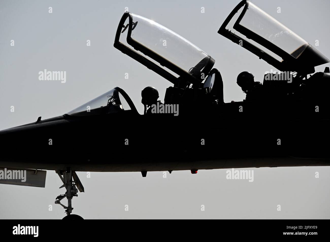 T 38 silhouette hi-res stock photography and images - Alamy