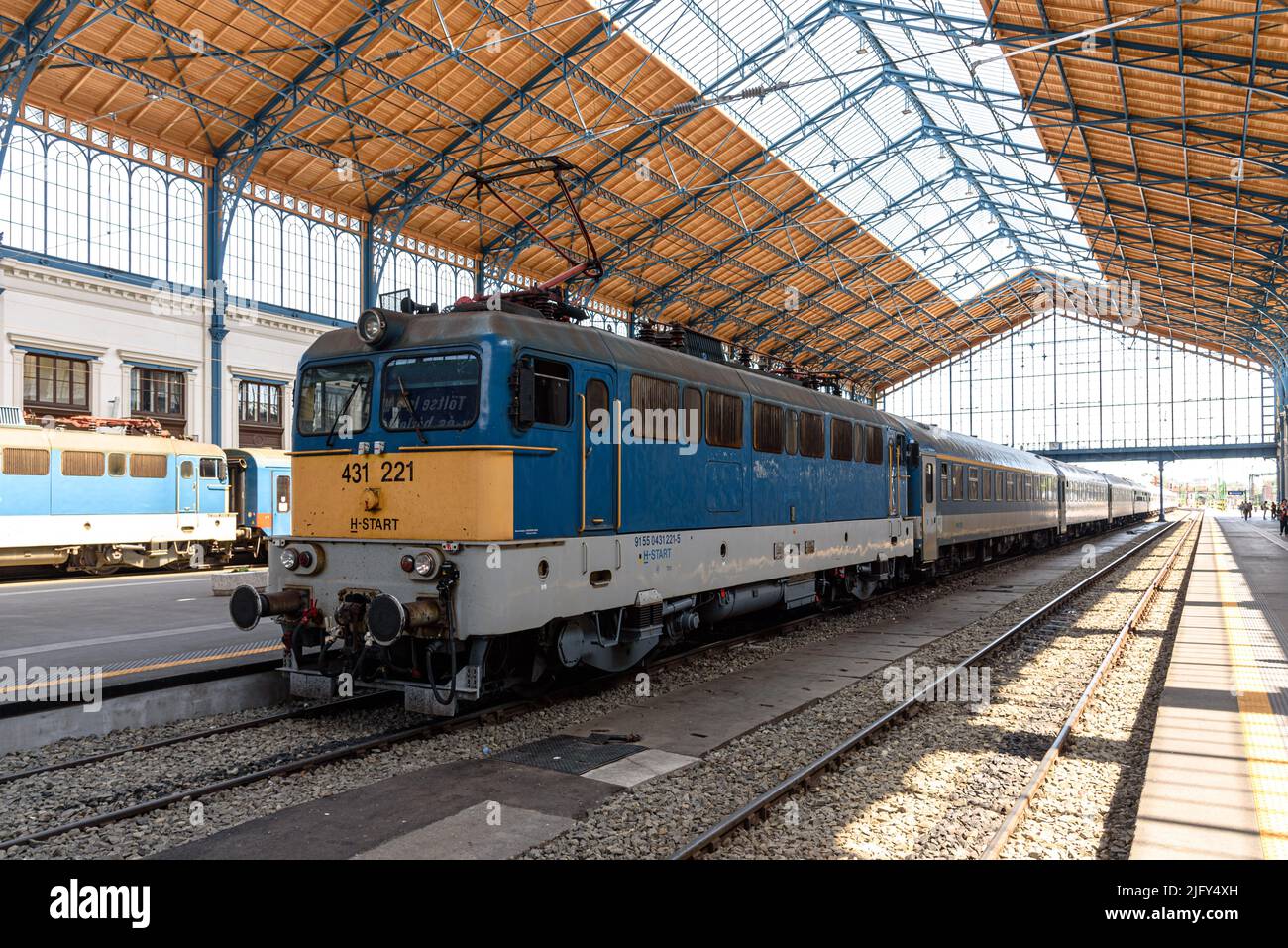 A MÁV Class V43 / 431 locomotive at the head of a train in Nyugati Railway Station in Budapest, Hungary Stock Photo