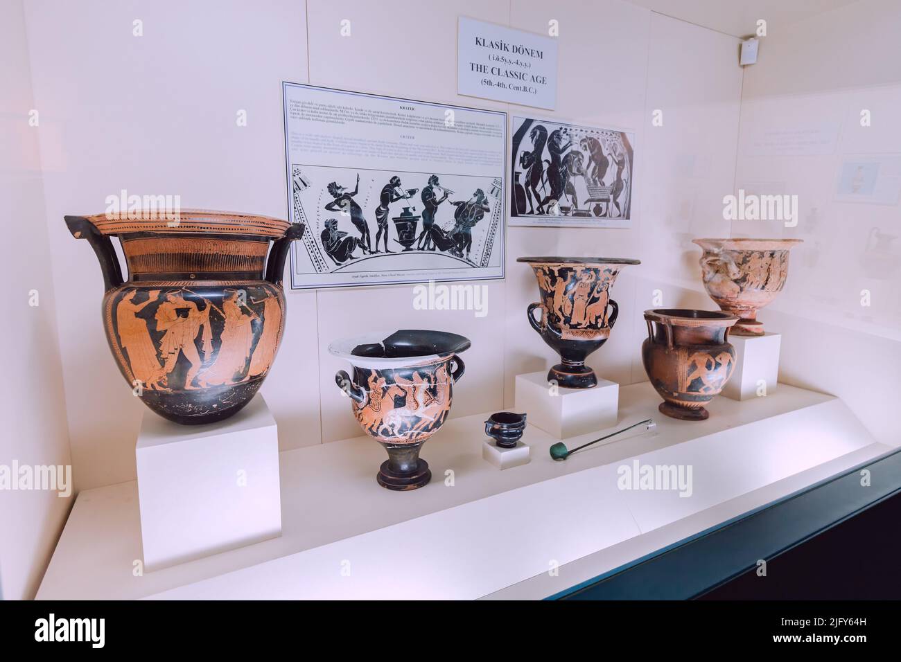Ancient greek pottery gods hi-res stock photography and images - Alamy