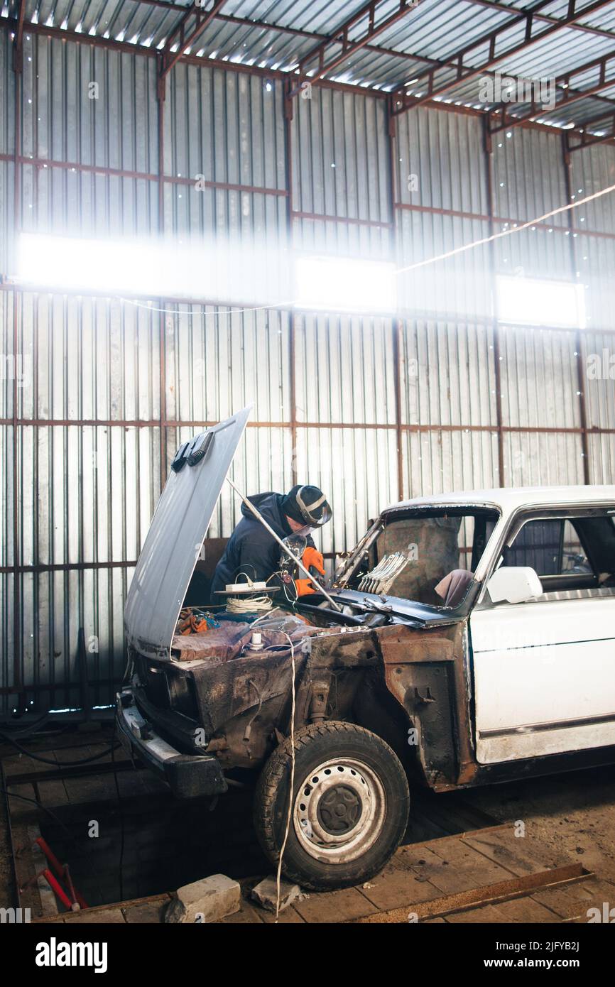 Mechanic service station repair hi-res stock photography and images - Alamy
