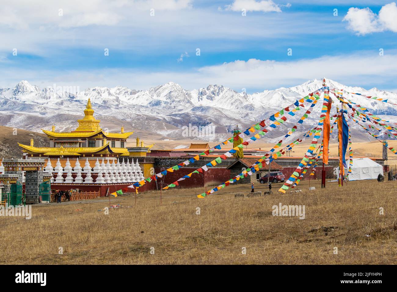 Tagong Monastery Tibetan buddhist monastery in Tagong, Colorful Tibetan Buddhist prayer ...