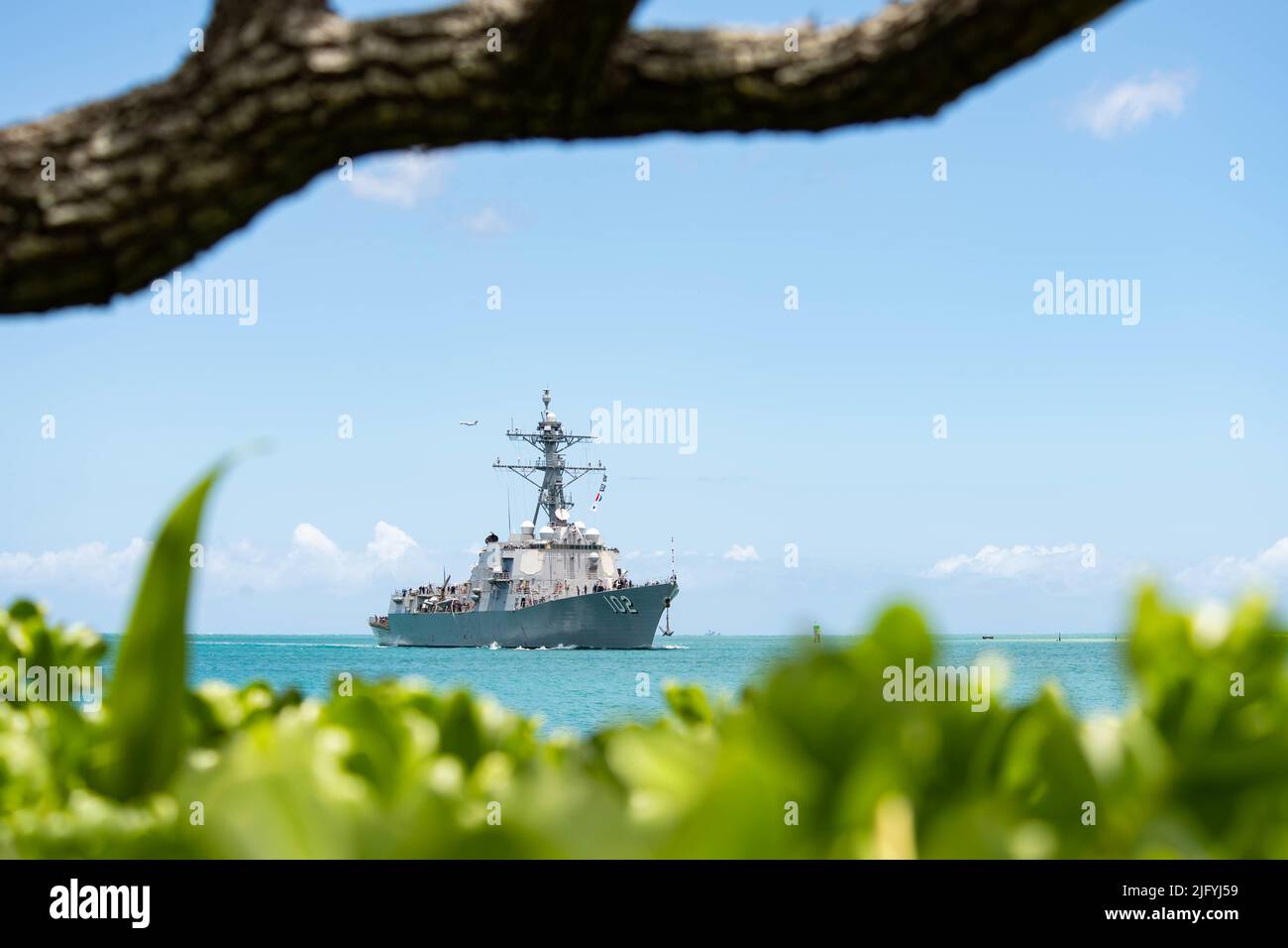 June 28, 2022 - Joint Base Pearl Harbor-Hickam, Hawaii, USA - Arleigh Burke-class guided-missile destroyer USS Sampson (DDG 102) arrives at Joint Base Pearl Harbor-Hickam to participate in Rim of the Pacific (RIMPAC) 2022, June 28. Twenty-six nations, 38 ships, four submarines, more than 170 aircraft and 25,000 personnel are participating in RIMPAC from June 29 to Aug. 4 in and around the Hawaiian Islands and Southern California. The world's largest international maritime exercise, RIMPAC provides a unique training opportunity while fostering and sustaining cooperative relationships among pa Stock Photo
