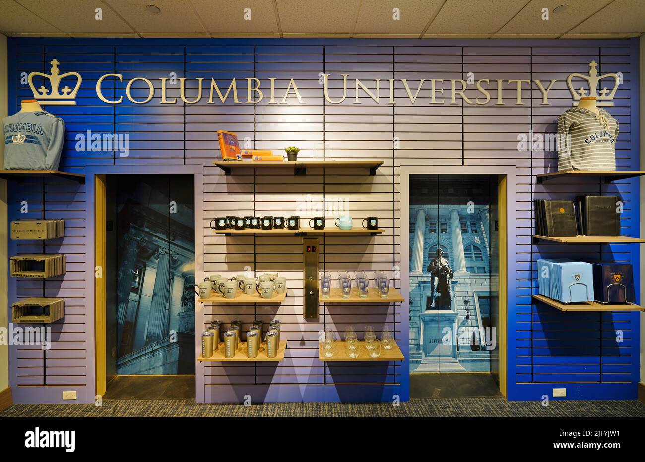 Souvenir store new york city hi res stock photography and images Page 3 Alamy