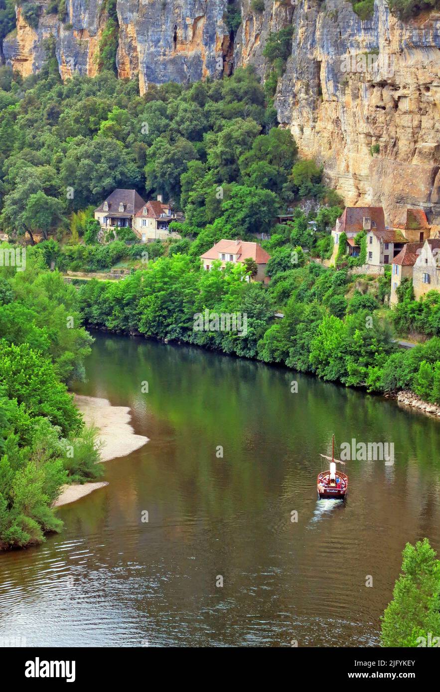 gabare on Dordogne river, La Roque Cageac, Dordogne,  Nouvelle Aquitaine, France Stock Photo