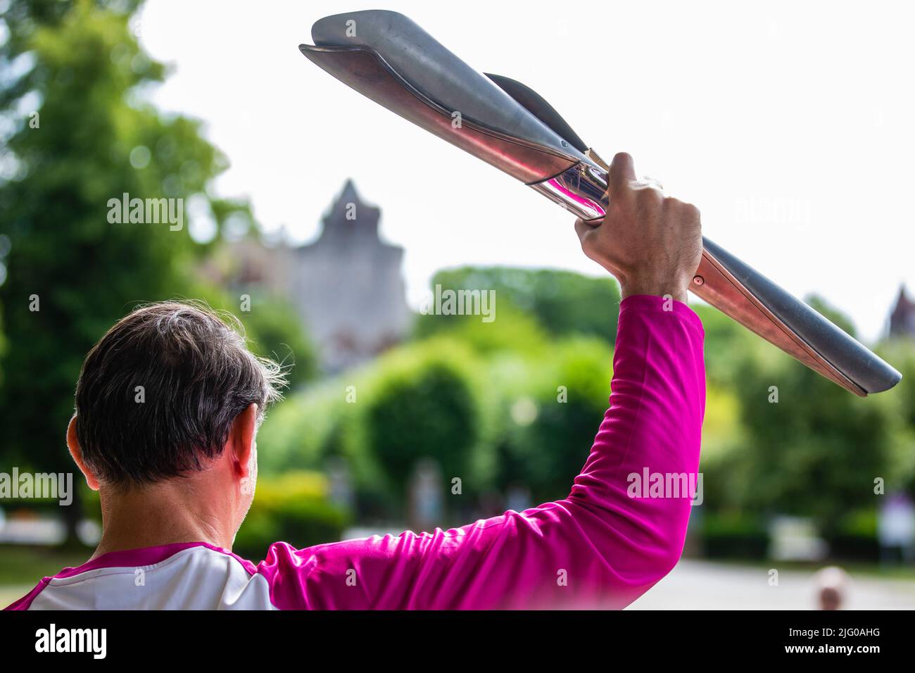 Windsor and Eton, UK. 6th July, 2022. Batonbearer Ray Stevens holds aloft the Queen's Baton in Alexandra Gardens during the Queen's Baton Relay. The Queen's Baton is currently on a 25-day tour of the English regions en route to the Commonwealth Games. Credit: Mark Kerrison/Alamy Live News Stock Photo