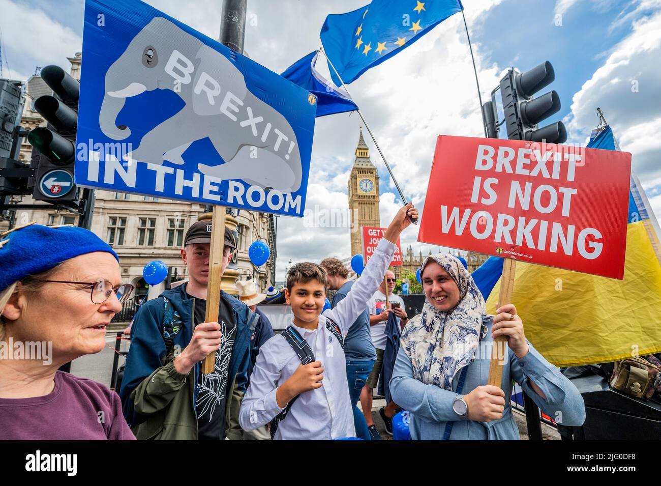 London, UK. 6th July, 2022. Protest (led by Steve Bray and SODEM) against Prime Minister Boris Johnson, while he is in Parliament for Prime Minister's Questions. They believe he and his government are 'corrupt and liars'. Credit: Guy Bell/Alamy Live News Stock Photo