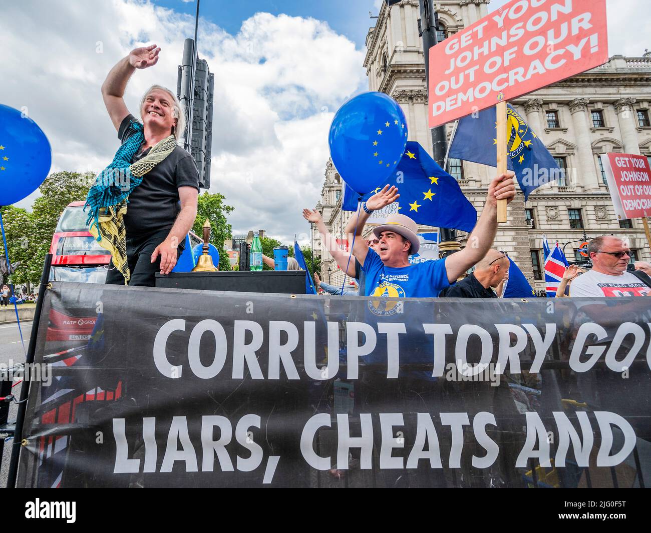 London, UK. 6th July, 2022. Corrupt Tory, Liars and Cheats banner - Protest (led by Steve Bray and SODEM) against Prime Minister Boris Johnson, while he is in Parliament for Prime Minister's Questions. They believe he and his government are 'corrupt and liars'. Credit: Guy Bell/Alamy Live News Stock Photo