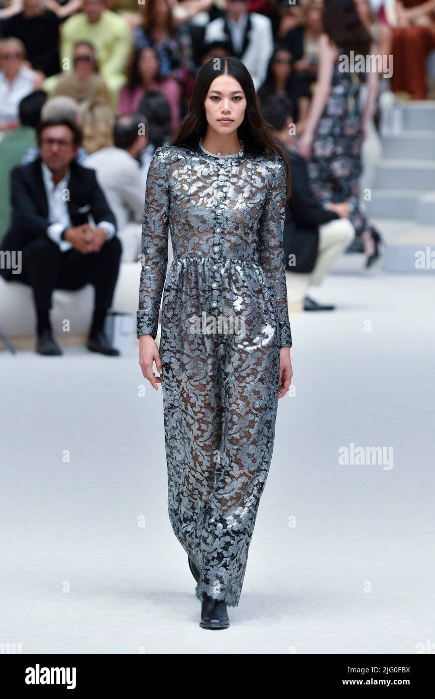 Chanel paris catwalk hi-res stock photography and images - Page 4 - Alamy