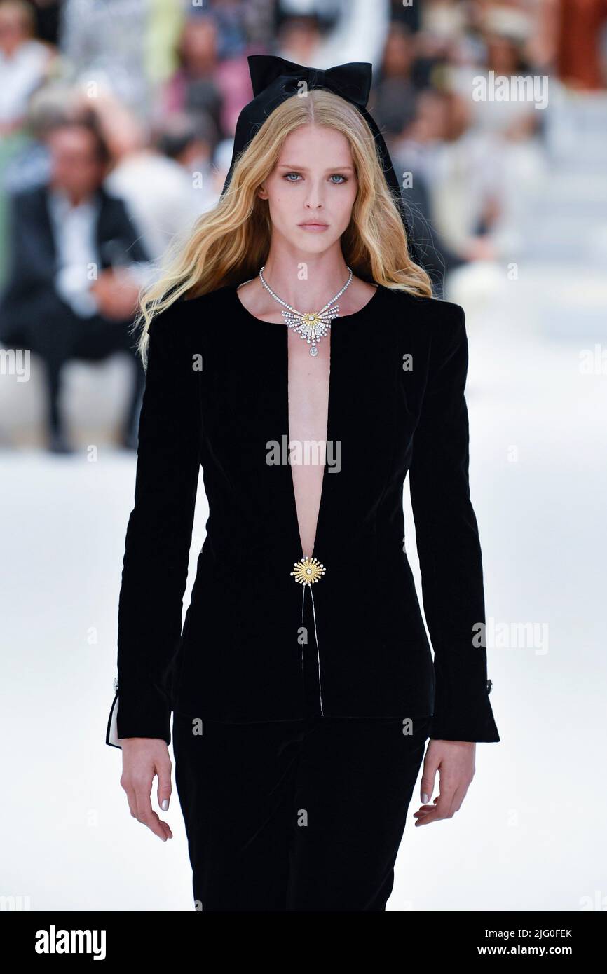 Chanel Fashion show, Runway, Ready To Wear, Fall Winter 2023, Paris Fashion  Week, Runway Look #0050 – NOWFASHION