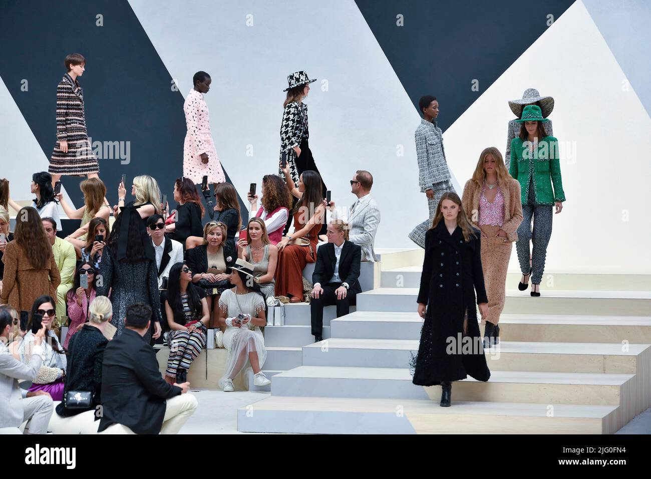 Chanel fashion show paris hi-res stock photography and images - Page 20 -  Alamy