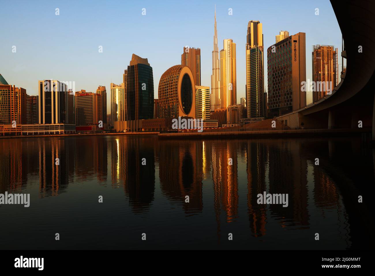 Dubai Canal, Spiegelung, Dubai Sklyline, Dubai, Wolkenkratzer, , moderne Architektur,  Atemberaubend,  Aussicht, moderne Kunst in der Business Bay Stock Photo