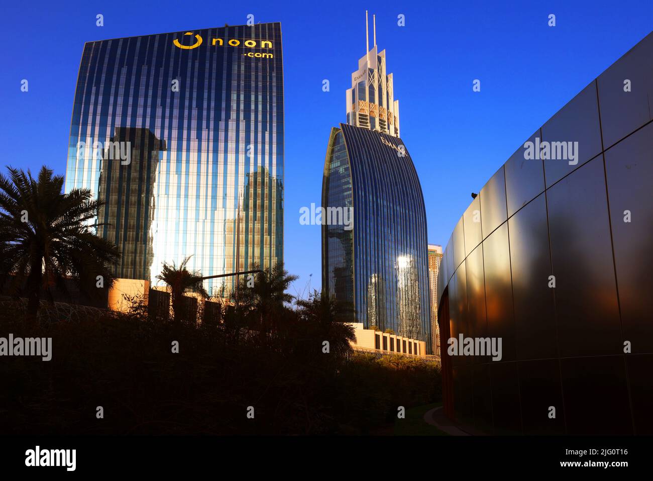 Spiegelung, Dubai, Wolkenkratzer, , moderne Architektur,  Atemberaubende Aussicht auf die Skyline mit Hochhäuser, Skyscraper und Hotel Stock Photo