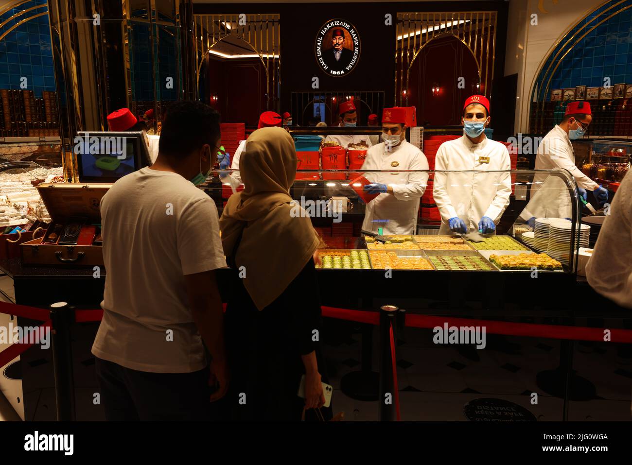 Geschenke, Süßigkeiten,  Dubai Mall, Einkaufszentrum mit umwerfender Architektur und Luxus,  Bar, Fashion Geschäften mit Spaß und Freude beim Shoppen Stock Photo