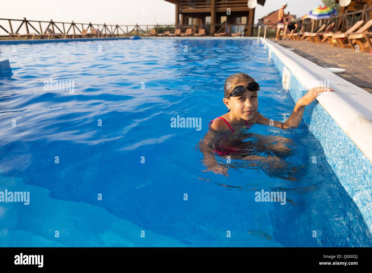 Underwater little girl pink bikini hires stock photography and images