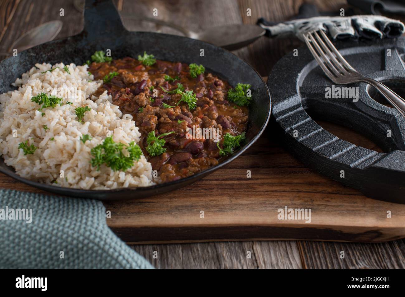 Bodybuilding meal with low fat ground beef, kidney beans, vegetables