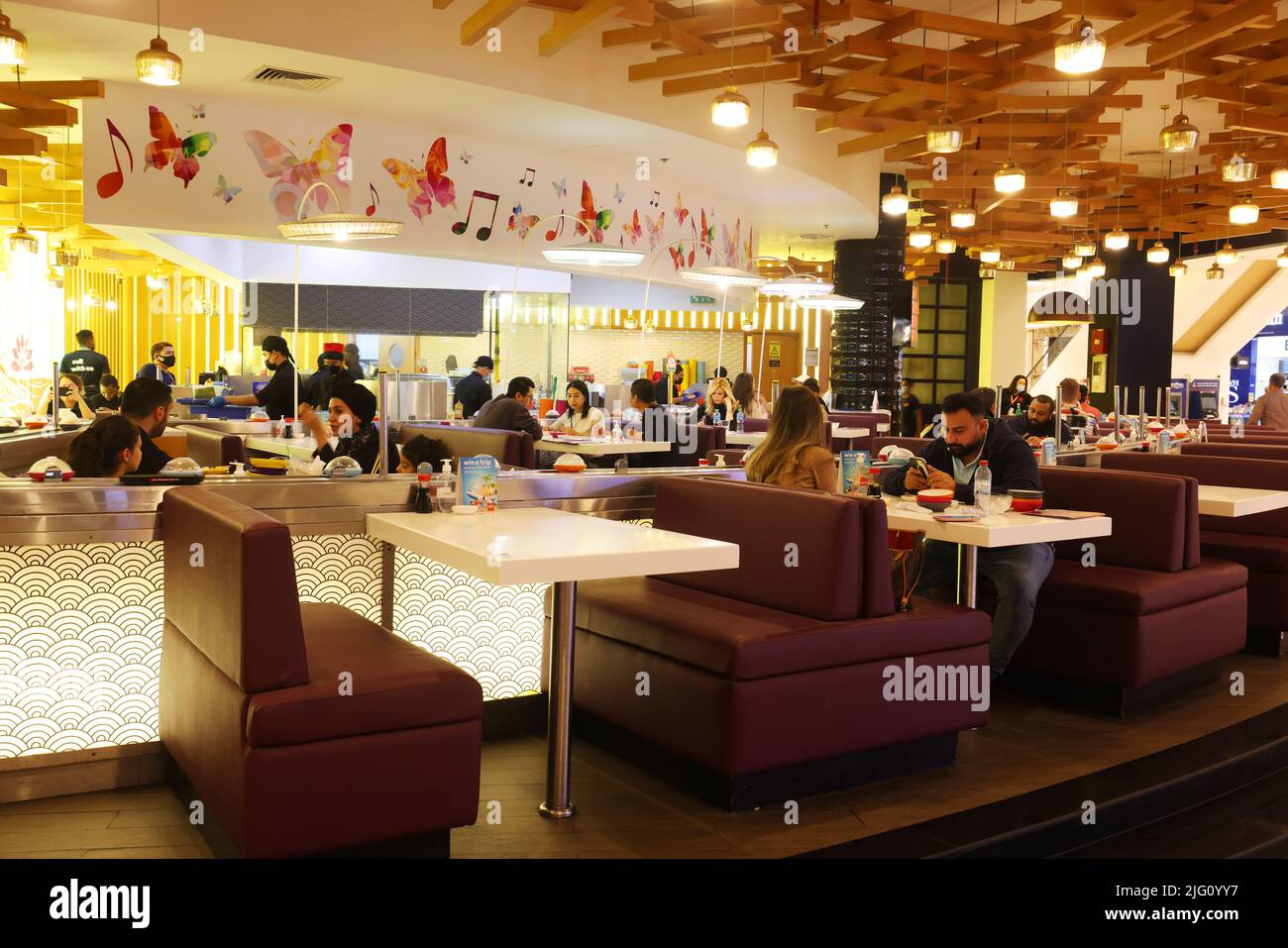 Dubai Mall, Cafe, Bar, Skybar, Cocktail, Dubai,  moderne Architektur,  Atemberaubende Aussicht Im Cafe der Dubai Mall oder Einkaufszentrum Stock Photo